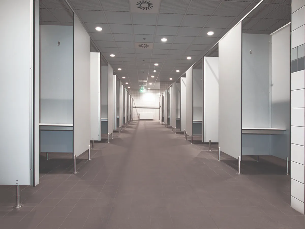 Douches HPL avec vestiaire