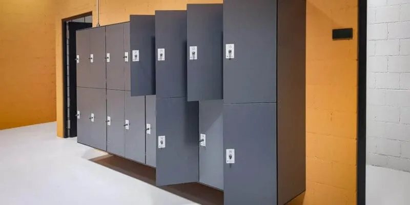 Armoires à casiers pour les clients en magasin
