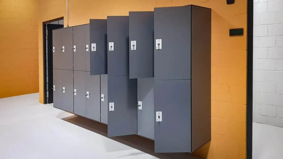 Armoires à casiers pour les clients en magasin