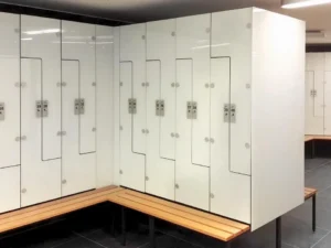 Armoires vestiaires Combo blanches, brillantes